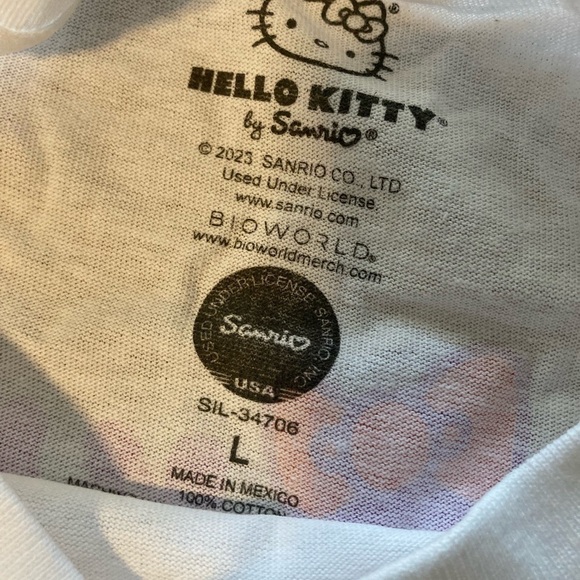 Hello Kitty Milkshake T-shirt NEW - Picture 5 of 5